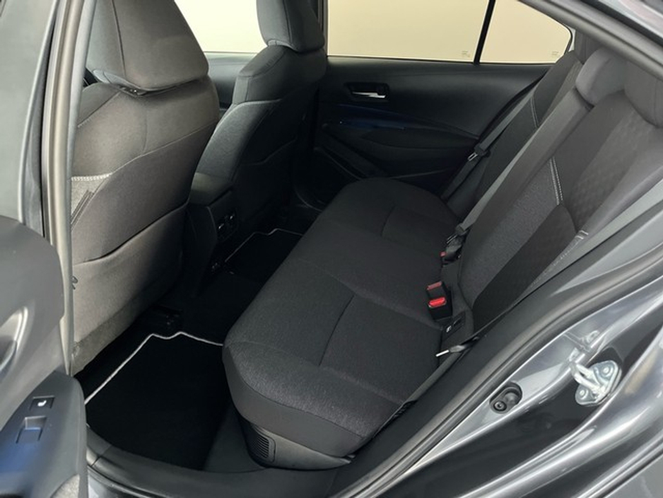 2025 Toyota Corolla LunaSport Hybrid €33,950