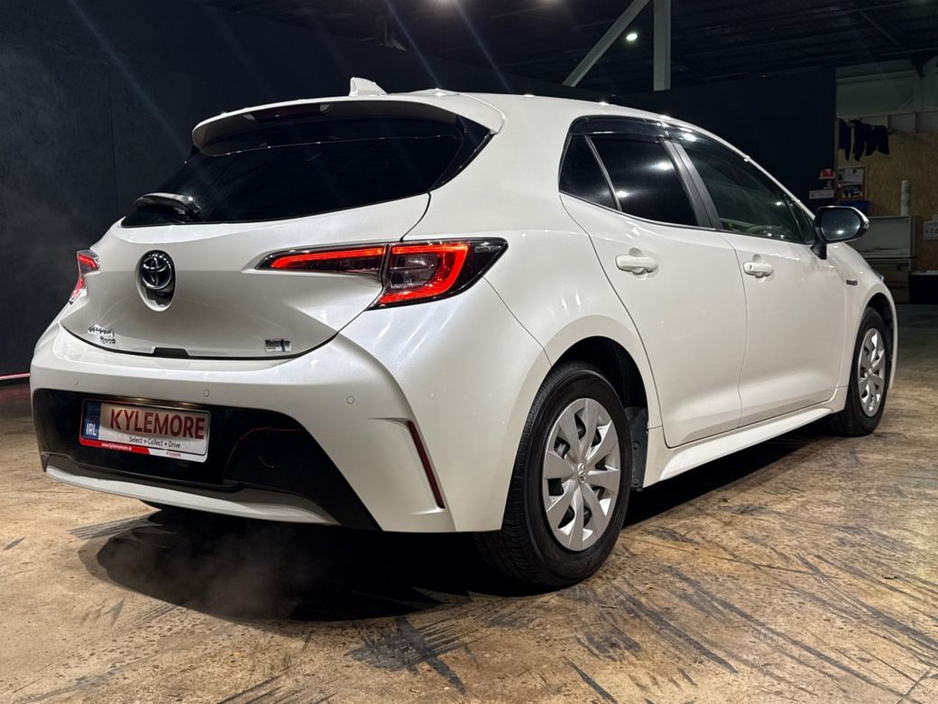 2020 Toyota Corolla 1.8 HYBRID - MULTI FUNCTION STEERING WHEEL - CRUISE CONTROL - LANE KEEP ASSIST - HEATING / AC CONTROLS - REVERSE CAMERA - ELECTRIC WINDOWS €20,950