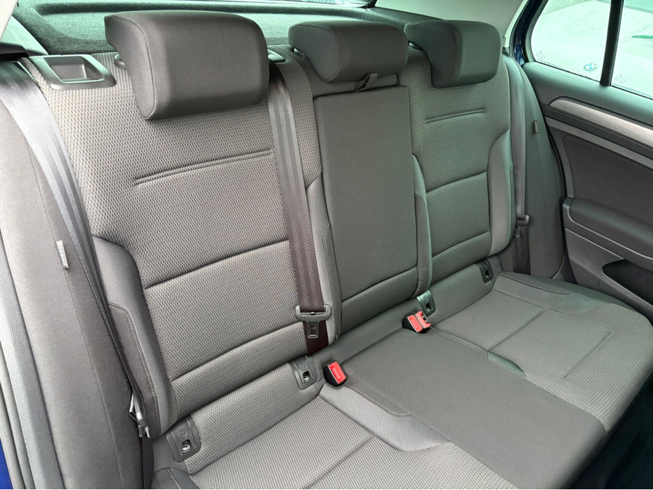 2018 Volkswagen Golf COMFORTLINE 1.2 AUTOMATIC * REAR VIEW CAMERA, AUTO LIGHTS, ADAPTIVE CRUISE CONTROL, POWERED FOLDING HEATED MIRRORS, LUMBAR SUPPORT, 2 KEYS, TOUCH SCREEN RADIO, MULTIFUNCTION STEERING WHEEL* €18,950