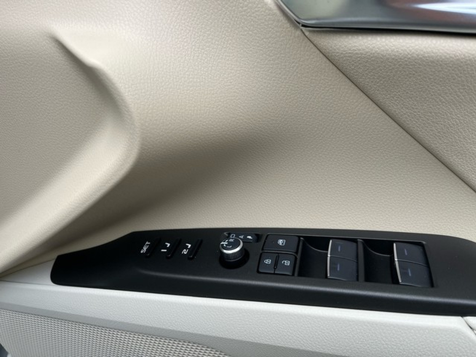 2024 Toyota Camry PLATINUM EDITION 4 €46,950