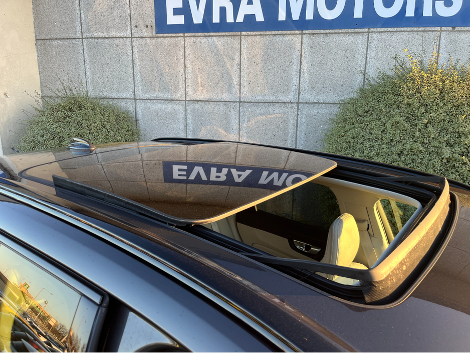 2023 Volvo XC60 T6 PHEV PLUS DARK AWD AUTOMATIC 2.0 PETROL //HIGH SPEC//PANORAMIC GLASS ROOF//360 PARKING CAMERAS//SAT NAV// €39,950