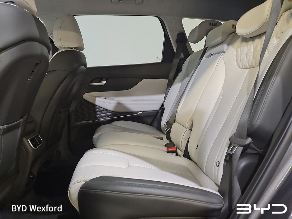 2023 Hyundai Santa Fe 1.6 PHEV 4WD Executive Plus Auto 7Seats €44,475