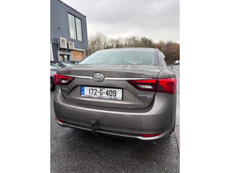 2017 Toyota Avensis 1.6 D-4D Luna Navi Saloon €11,500