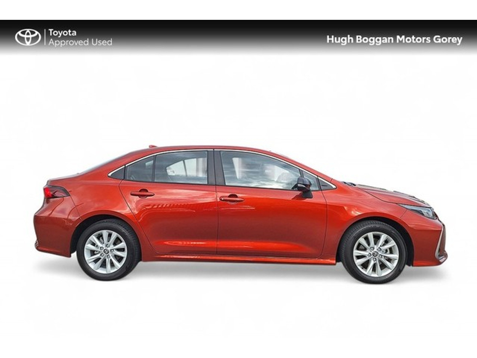 2025 Toyota Corolla COROLLA SALOON LUNA €31,950