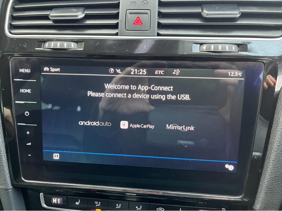 2020 Volkswagen Golf HIGHLINE MEISTER AUTOMATIC 1.4 PETROL //ONLY 7576 MILES//MASSIVE SPEC//DYNAUDIO SOUND SYSTEM//HEATED LEATHER SEATS//ELECTRIC DRIVERS SEAT//KEYLESS ENTRY// €24,950