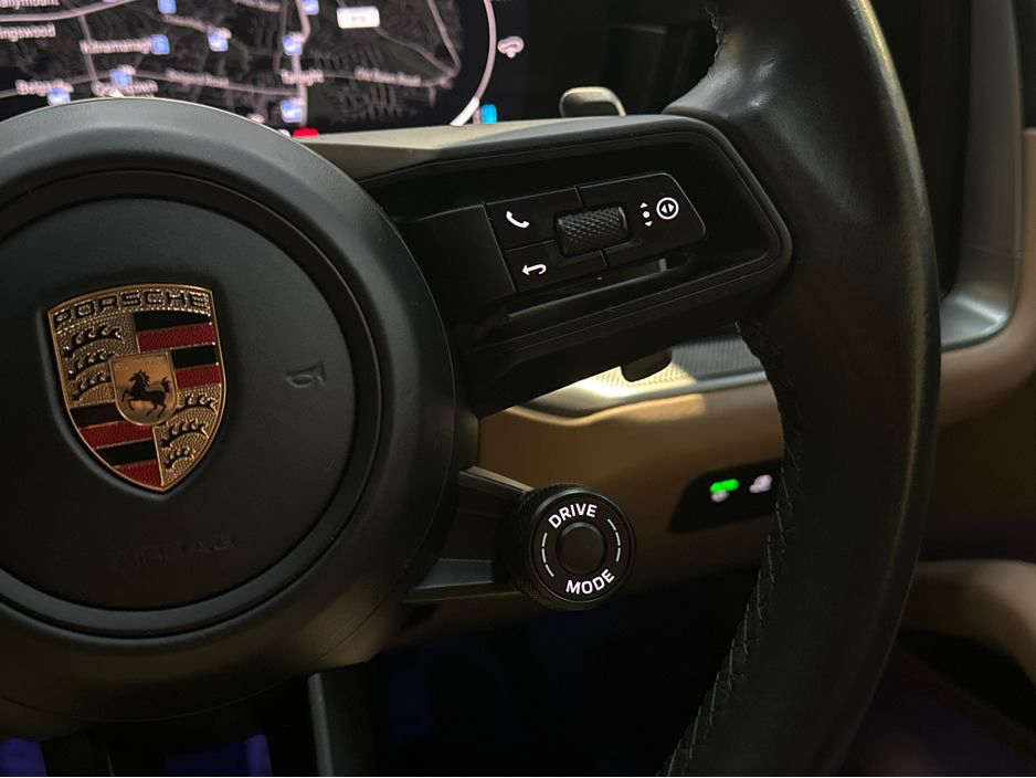 2024 Porsche Cayenne 3.0 V6 E-HYBRID MEGA  SPEC €109,950