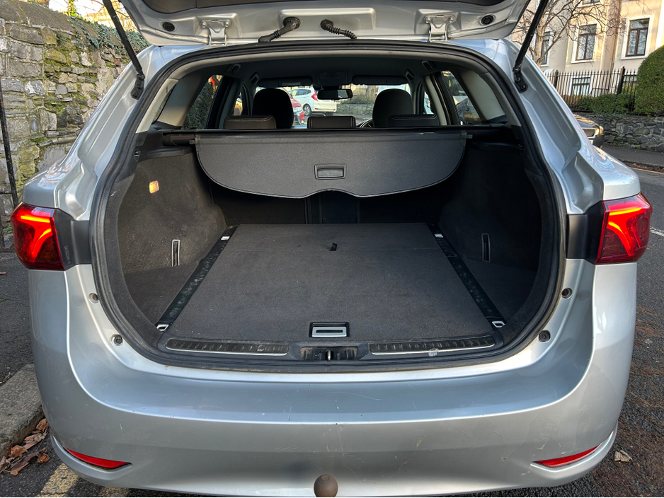 2016 Toyota Avensis 2.0 D-4D OVERMOUNT ED. PLUS 141BHP BUSINESS EDITION €8,495