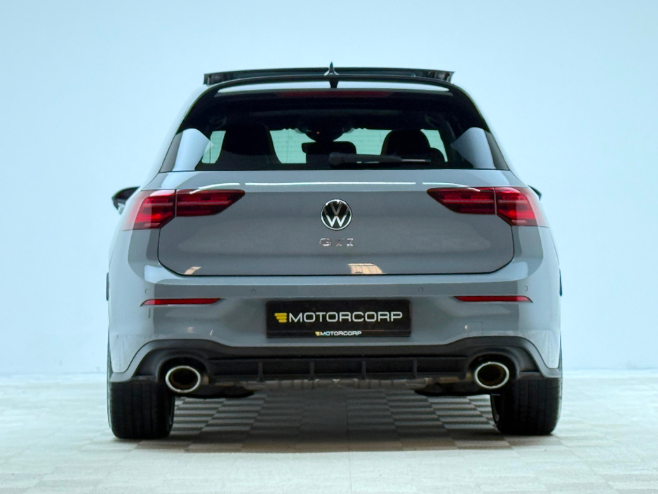 2022 Volkswagen Golf GTI CLUBSPORT 2.0 TSI 300HP *PAN ROOF* €49,990