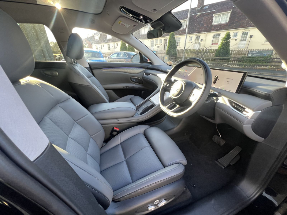 2025 MG MG IM6 LONG RANGE