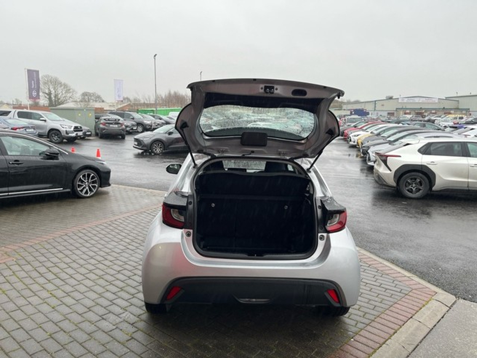 2024 Toyota Yaris YARIS 1.5 HYBRID LUNA €26,900