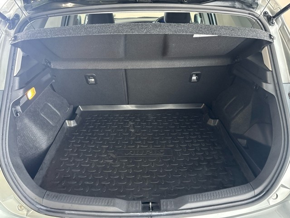 2018 Toyota Auris HYBRID LUNA SPORT €18,450