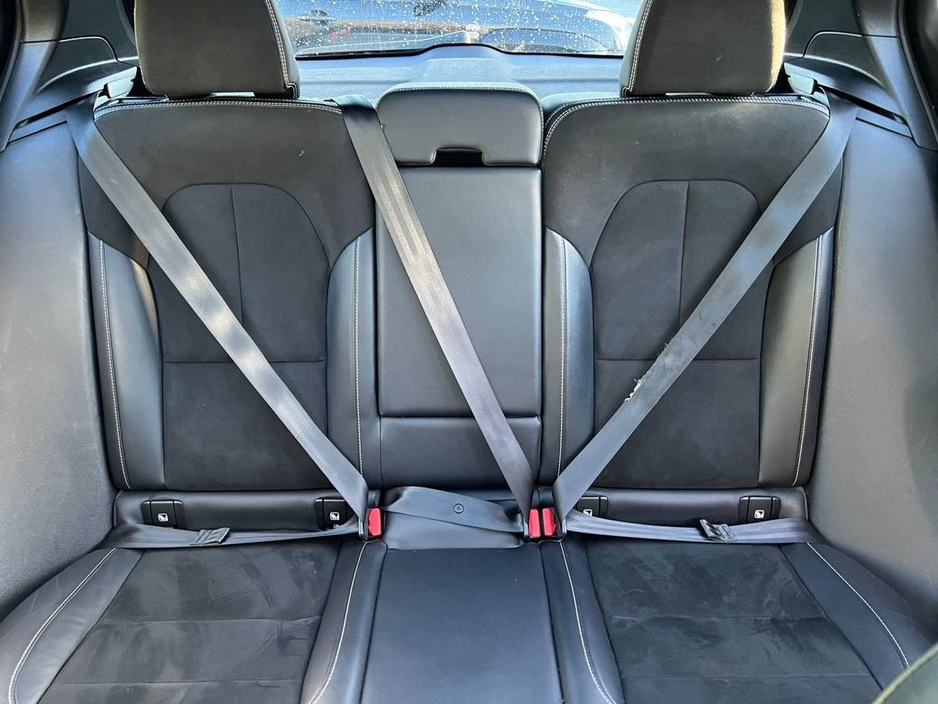 2021 Volvo XC40 R-DESIGN T4 1.5 RECHARGE PHEV // TILT & SLIDE PAN ROOF // 19" R-DESIGN ALLOYS // FULL SERVICE HISTORY €25,950