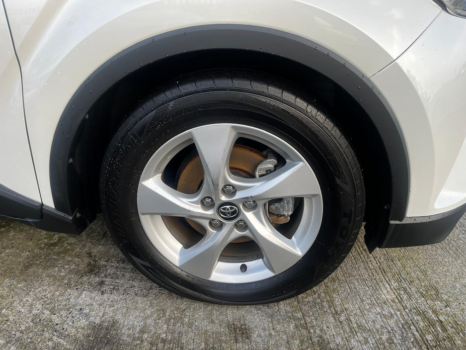 2019 Toyota C-HR Toyota C-HR 1.8 self charging hybrid €21,500