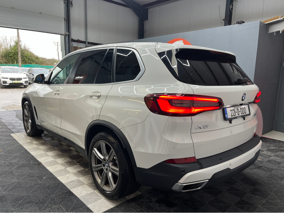 2022 BMW X5 ONLY 7K KMS! €59950! 2022 BMW X5 XDRIVE45E 3.0 AUTOMATIC / CRUISE CONTROL / 360° PARKING CAMERA / PANORAMIC SUNROOF / ELECTRIC MEMORY & HEATED SEATS €59,950
