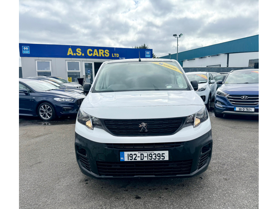 2019 Peugeot Partner ACTIVE 1.6 BLUEHDI 650KG ** 3 SEATER ** 1 OWNER IRISH VEHICLE **  FULL MAIN DEALER HISTORY ** NEW MODEL ** PRICE PLUS VAT ** €7,995