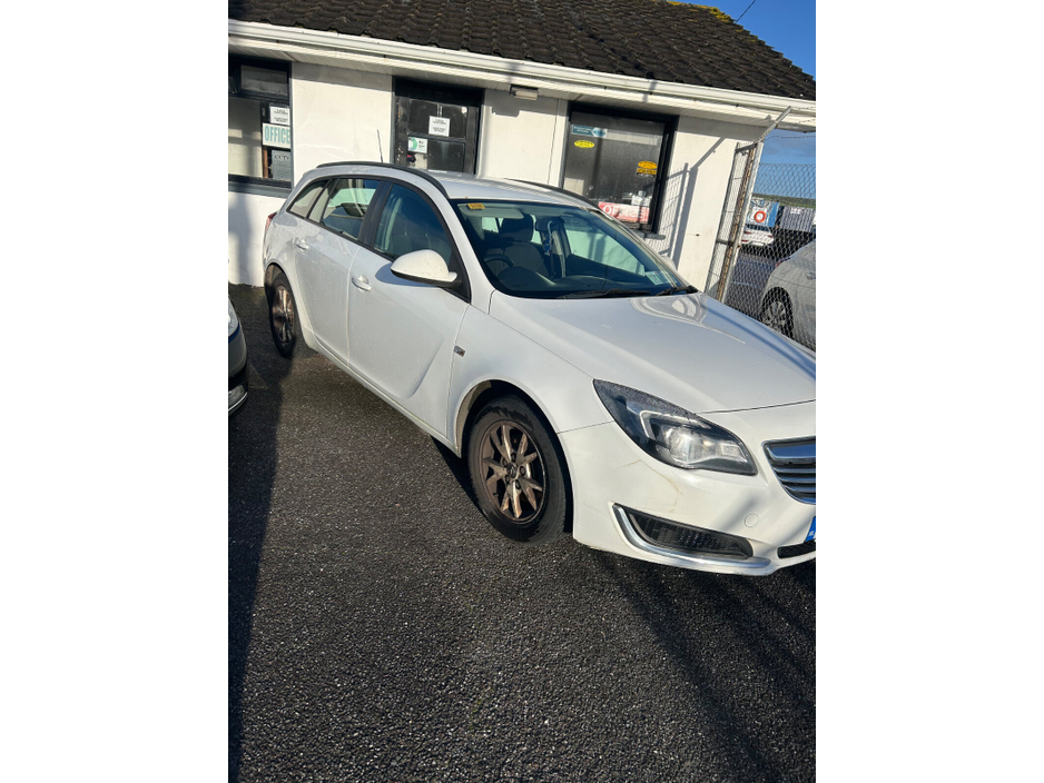 2014 Opel Insignia 2.0CDTI 140PS S €2,950