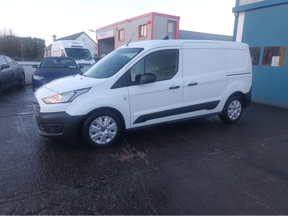 2023 Ford Transit Connect LWB**Air Con**3 Seater** €15,406