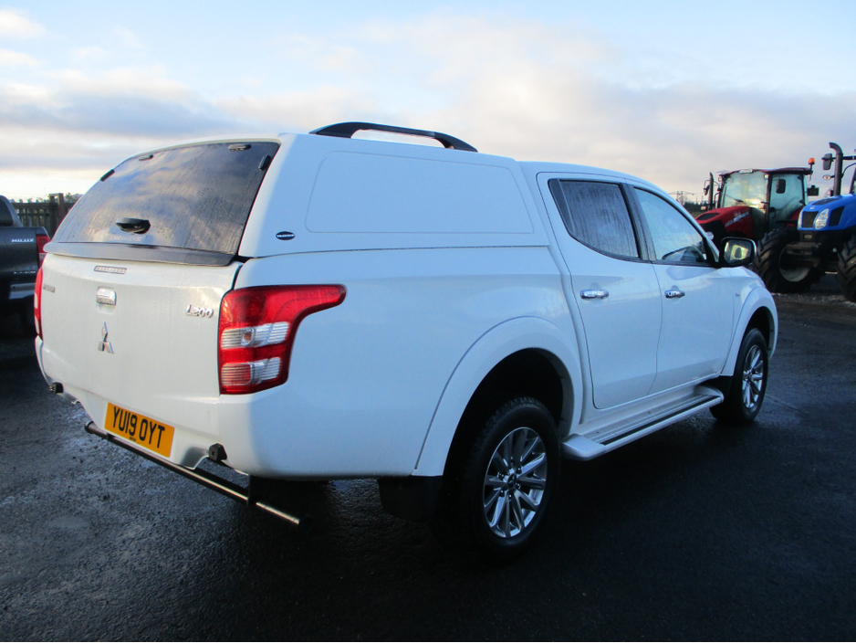 2019 Mitsubishi L200 2.4 DI-D TITANIUM 4WD CREWCAB €20,325
