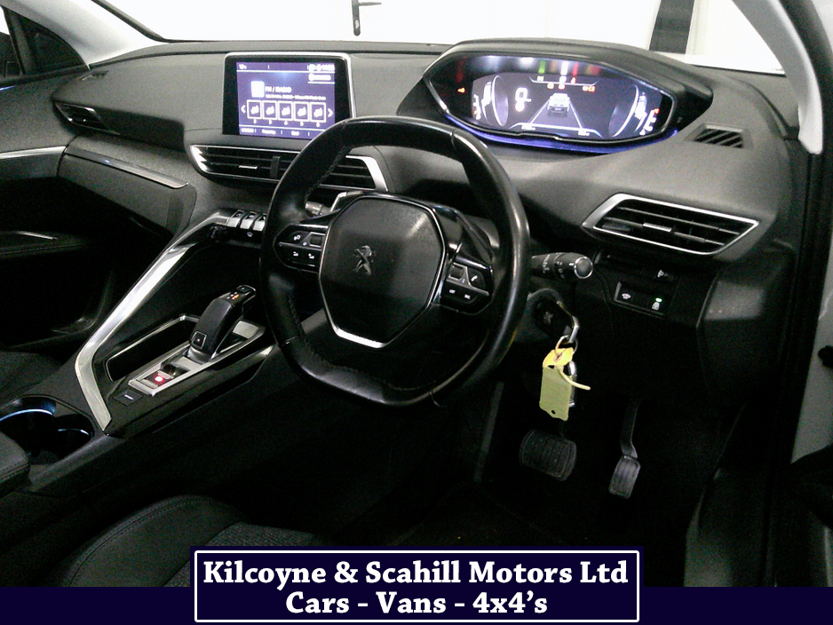 2020 Peugeot 5008 ALLURE BLUEHDI S/S A €27,950