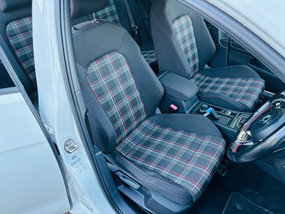 2014 Volkswagen Golf  €16,950