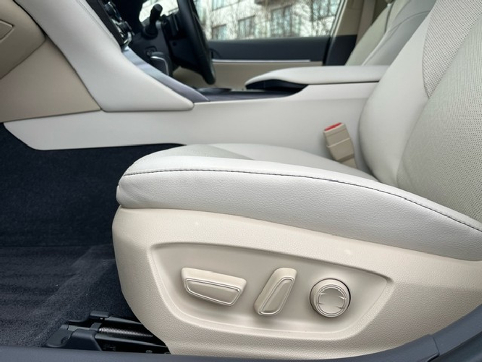 2024 Toyota Camry PLATINUM EDITION 4 €46,950