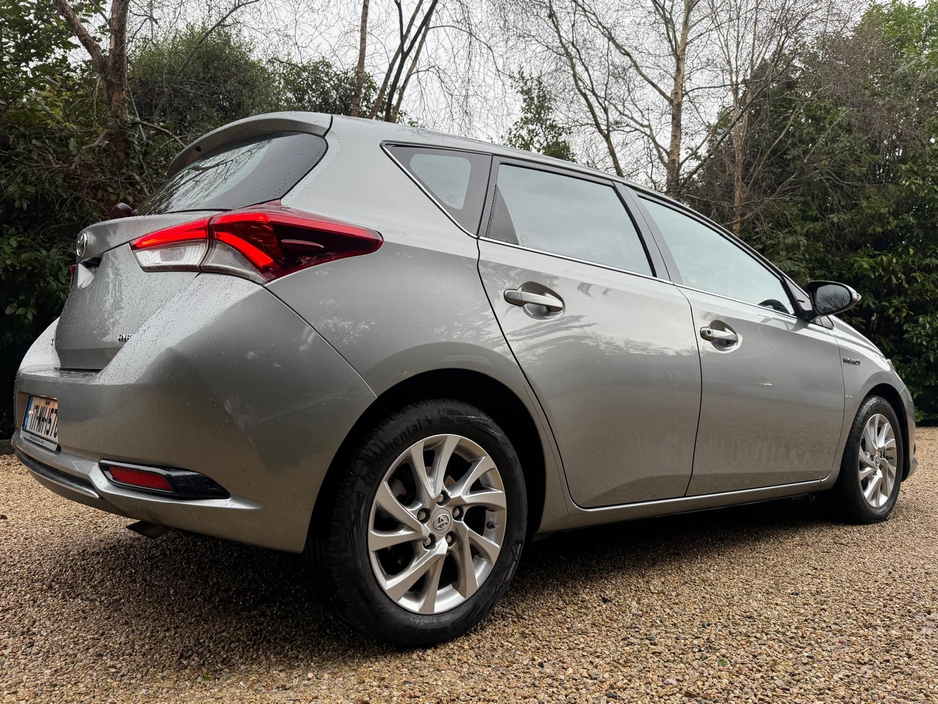 2017 Toyota Auris HYBRID LUNA *Full Toyota Service History…AA Approved…Irish Car* €13,950