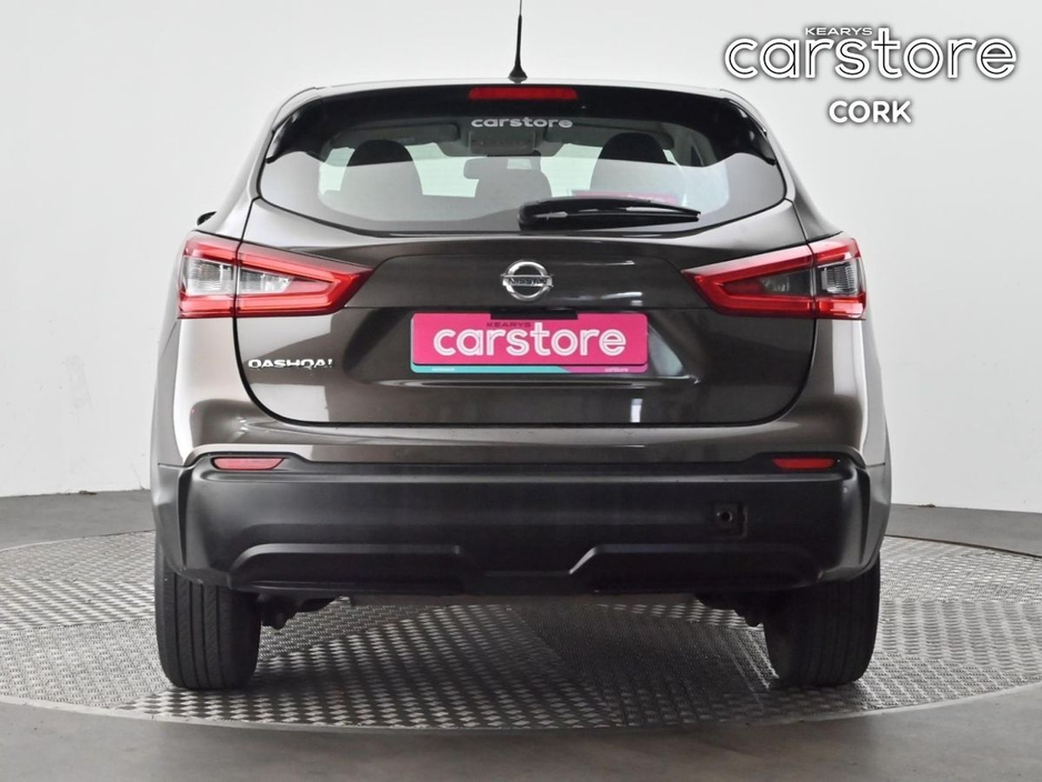 2017 Nissan Qashqai 1.2 PET XE €15,888