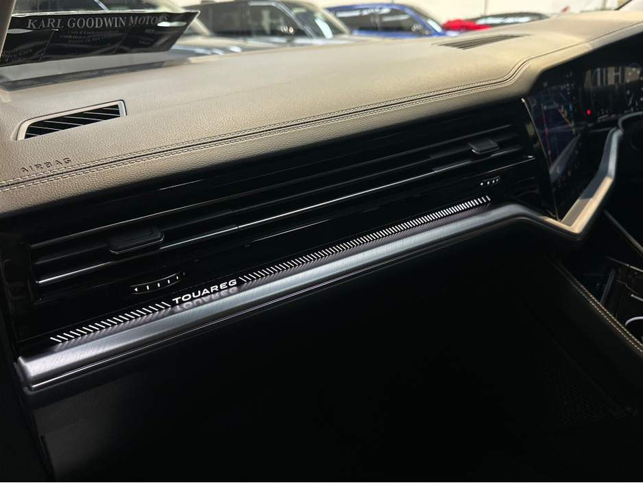 2024 Volkswagen Touareg 3.0 V6 TSIe  ELEGANCE 381PS €72,950