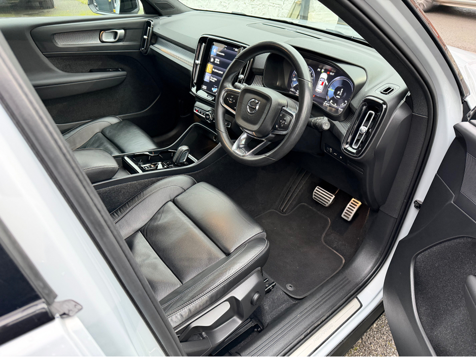 2021 Volvo XC40 R-DESIGN T5 RECHARGE//FULL LEATHER//FULL VOLVO SERVICE HISTORY//GREAT SPECIAL//SIMI AND AA DEALER €31,950