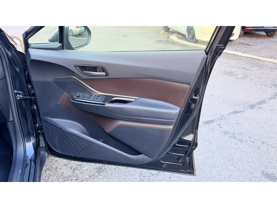 2019 Toyota C-HR 1.8 HYBRID LUNA €22,499