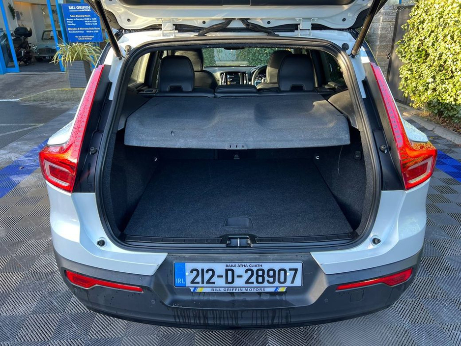 2021 Volvo XC40 R-DESIGN T4 1.5 RECHARGE PHEV // TILT & SLIDE PAN ROOF // 19" R-DESIGN ALLOYS // FULL SERVICE HISTORY €25,950