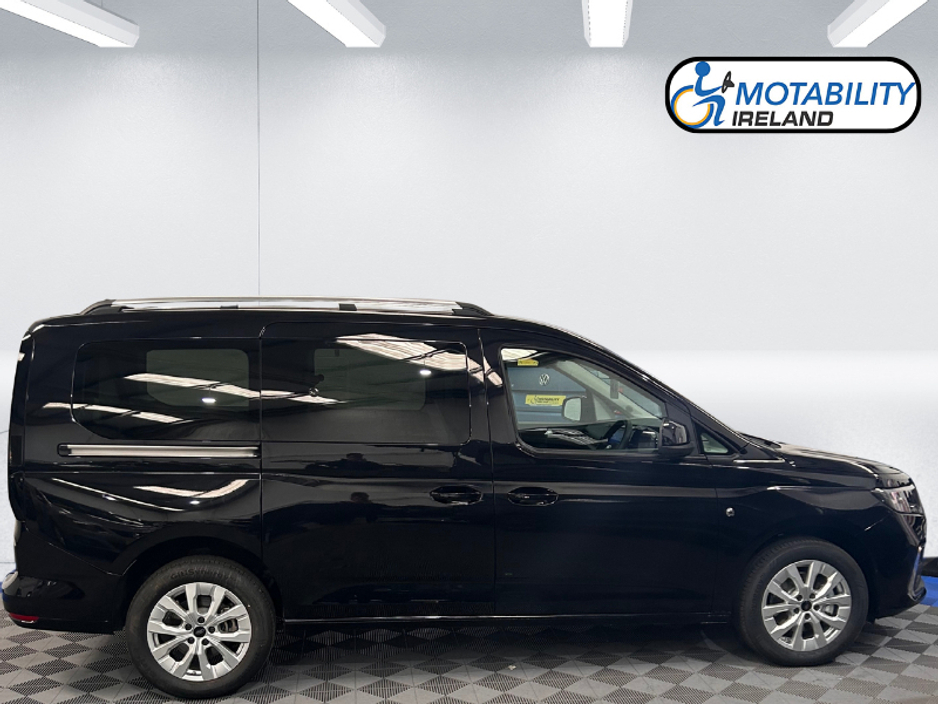 2026 Ford Tourneo Connect Titanium Spec Wheelchair Accessible €43,995