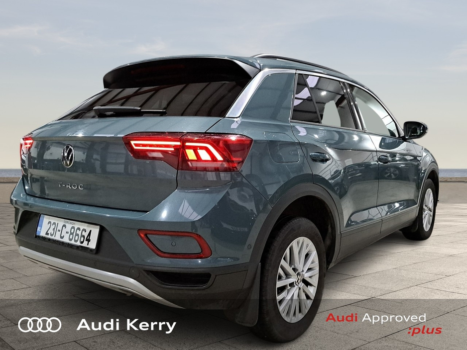 2023 Volkswagen T-Roc LIFE 2.0 TDI 116HP WITH HEATED SEATS AND REAR CAMERA €31,900