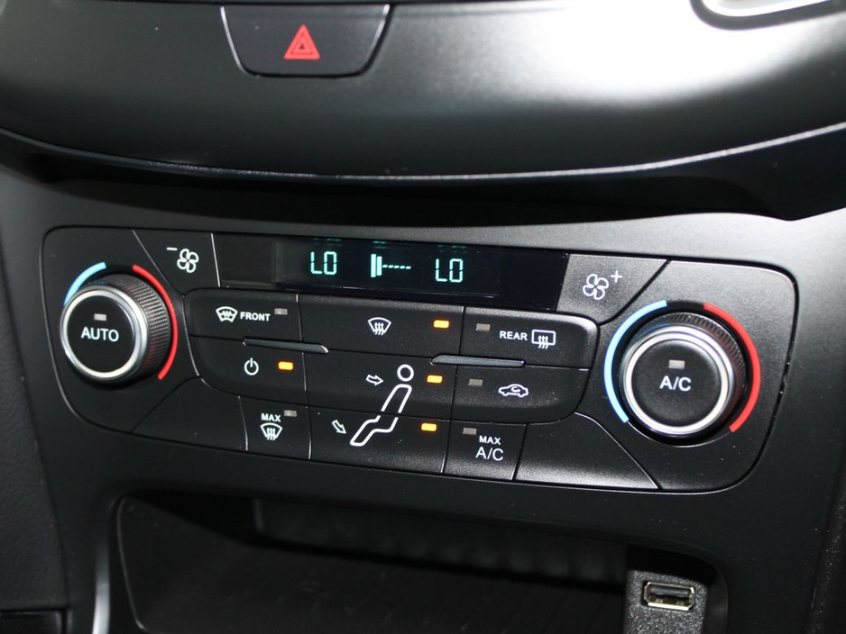 2017 Ford Focus Titanium1.5td 95PS 6SPD 4DR €12,250