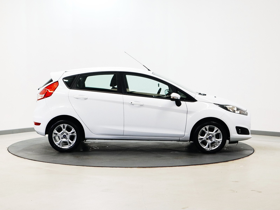 2013 Ford Fiesta *42* ZETEC 1.0 65PS M5 4DR MCA €7,990