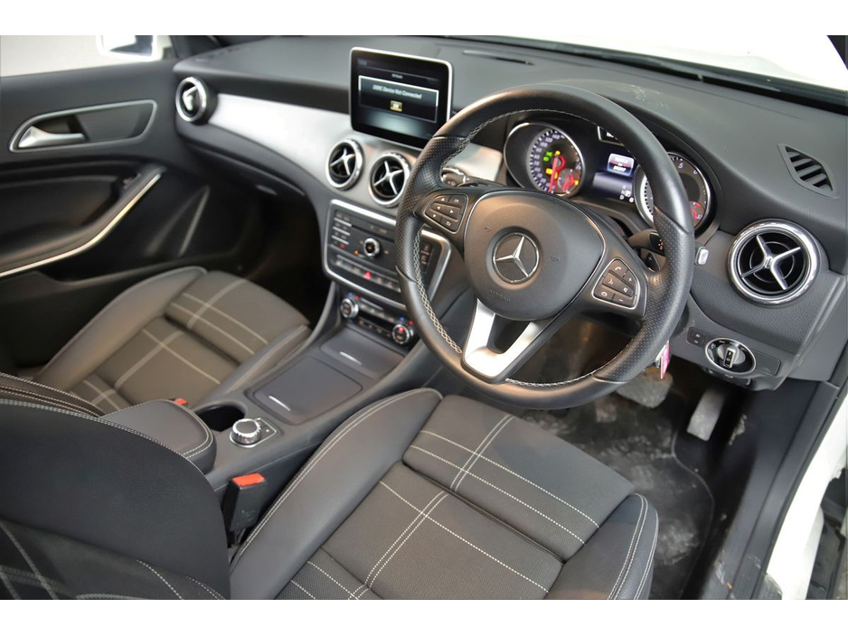 2016 Mercedes-Benz GLA Class GLA 180 *HALF LEATHER*REVERSE CAM*PARK SENSORS* €18,890