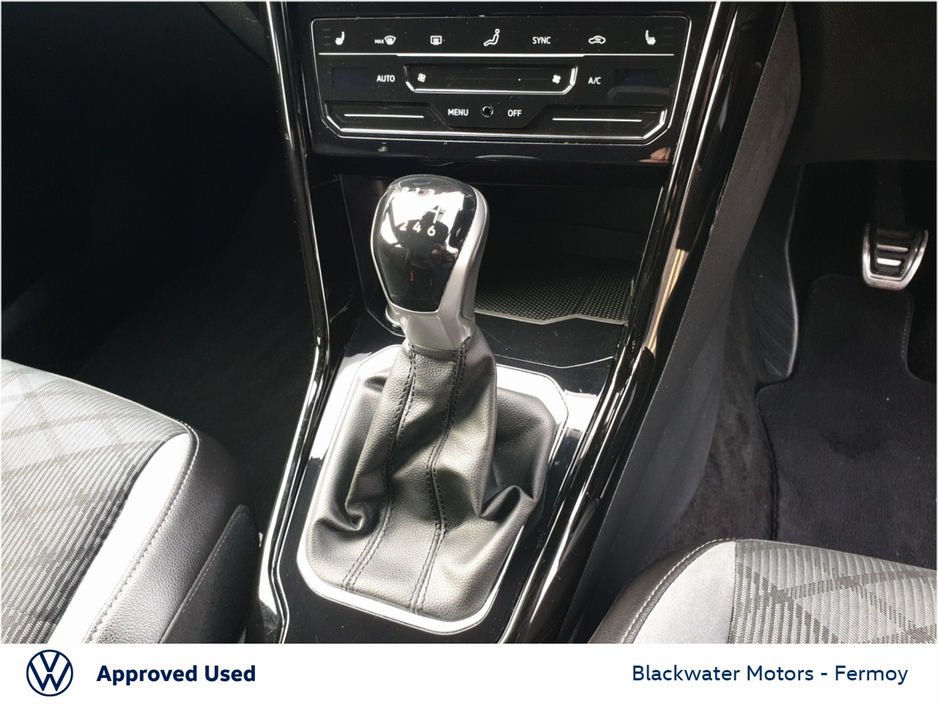 2023 Volkswagen T-Roc 2.0TDI 116BHP R-LINE WITH REAR VIEW CAMERA AND WINTER PACK €31,950