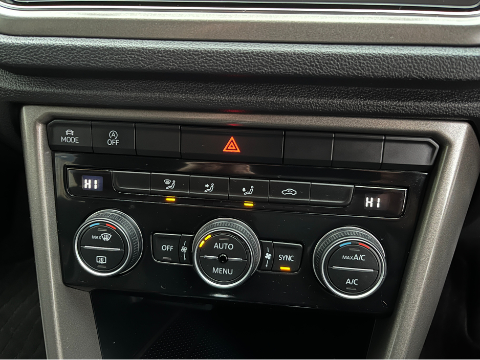 2021 Volkswagen T-Roc STYLE DESIGN PACK AUTOMATIC 2.0 DIESEL //LOW MILES//ADAPTIVE CRUISE CONTROL//KEYLESS ENTRY//REVERSE CAMERA// €26,950