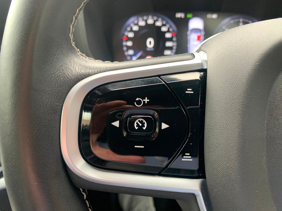 2021 Volvo V60 2.0 B4 197 BHP DSL R-DESIGN AUTO // ONE OWNER // FULL SERVICE HISTORY // STUNNING CONDITION 02/27 NCT // €270 ROAD TAX // €30,950