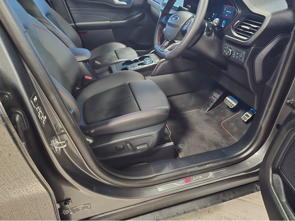 2025 Ford Kuga ST-LINE PHEV PAN ROOF €39,800