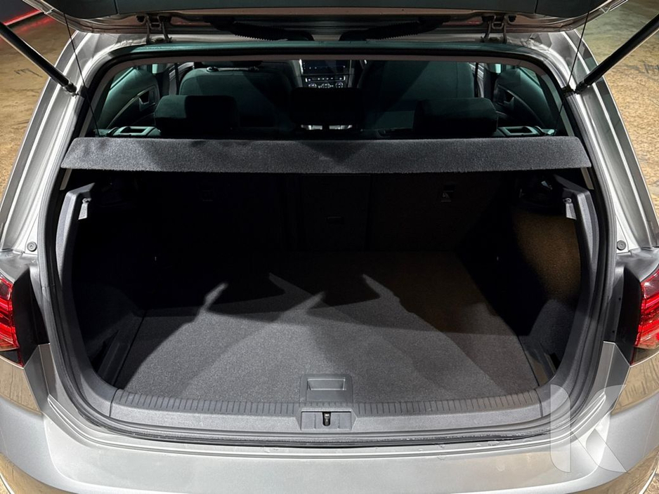 2020 Volkswagen Golf COMFORT LINE MEISTER - UPGRADED FACTORY ALLOYS - CRUISE CONTROL - REVERSE CAMERA - DIGITAL DASH €21,950