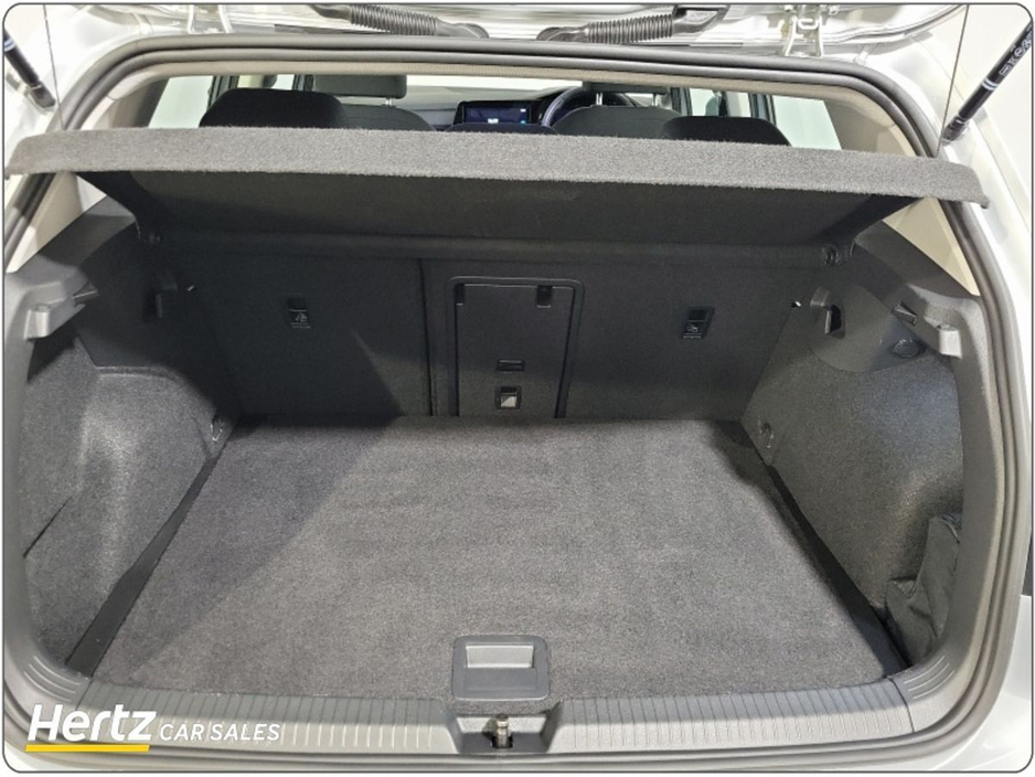 2023 Volkswagen Golf LIFE 2.0 TDI 115HP Diesel Manual €26,995