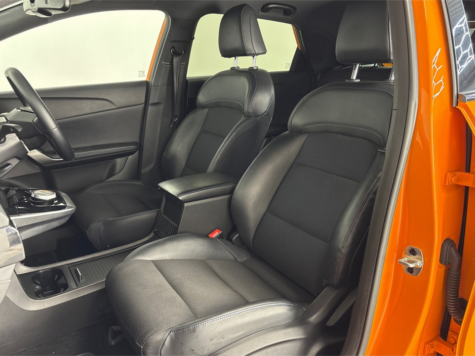 2024 MG 4 EXCLUSIVE- 64KWH**HALF LEATHER INTERIOR**HEATED SEATS & INTERIOR**REVERSING CAMERA**TINTED WINDOWS**ADAPTIVE CRUSIE CONTROL**HISTORY CHECKED**FINANCE ARRANGED** €24,695