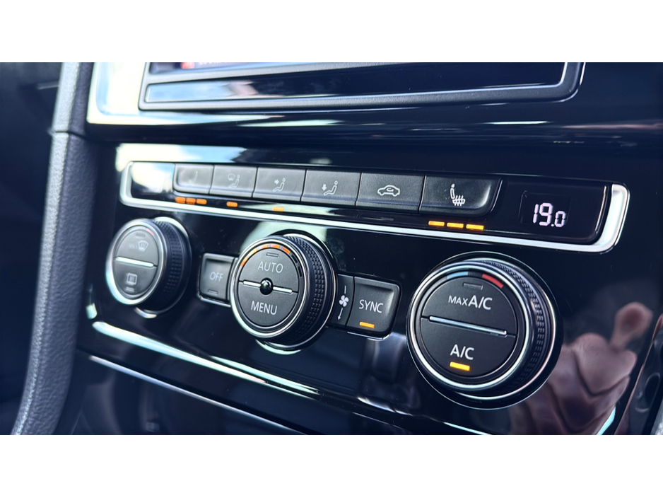 2015 Volkswagen Golf GOLF R 300BHP / AUTO / DSG / 4MOTION / LEATHER / 12MONTH WARRANTY / 90,000 €24,900