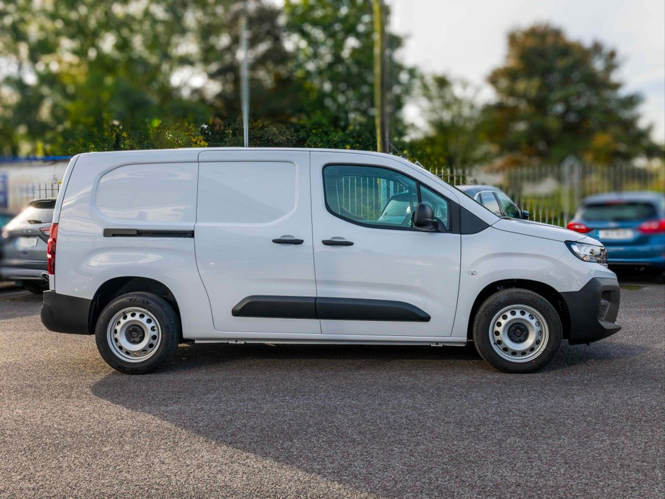 2025 Peugeot Partner PARTNER PROF PLUS 1.5 HDI 100 €22,725