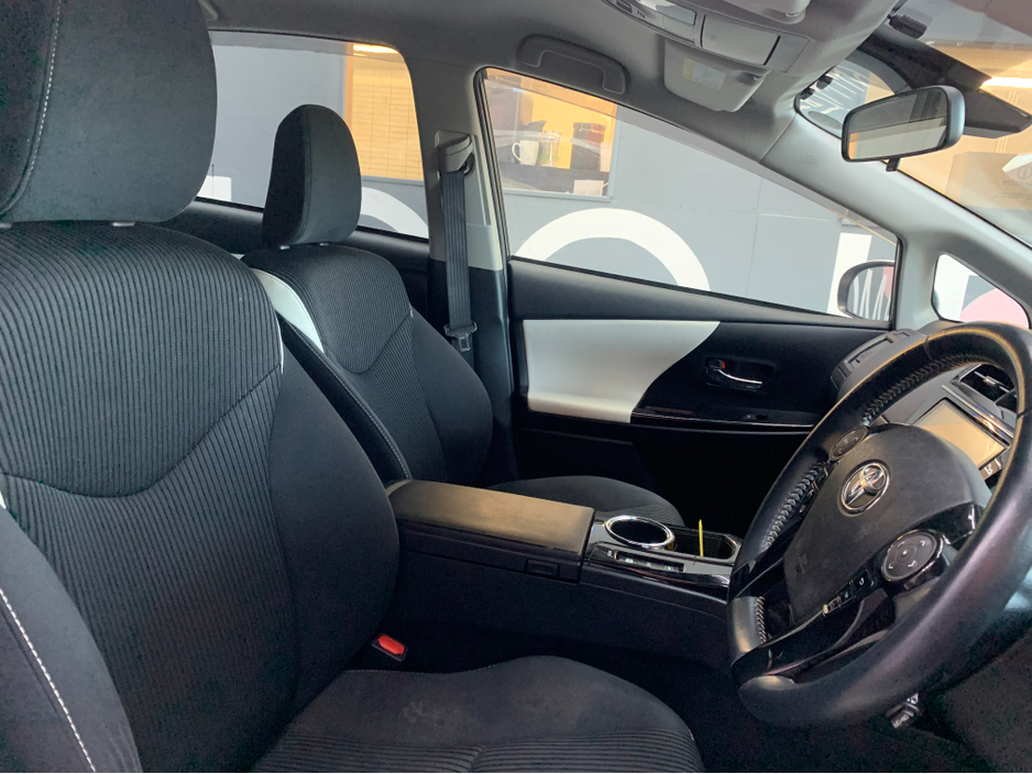 2017 Toyota Prius 1.8 HYBRID 7 SEATER / 122k KMs / Reverse Camera, Cruise Control & More €19,950