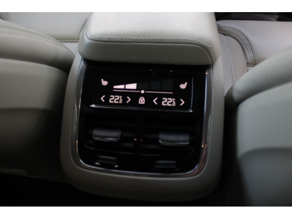 2020 Volvo XC60 2.0D4 INSCRIPTION 5DR ESTATE AUTO // 1 OWNER CAR // AS NEW CONDITION THROUGHOUT // BUY WITH CONFIDENCE AA AND SIMI APPROVED DEALER 2025 // FINANCE ARRANGED // €35,950