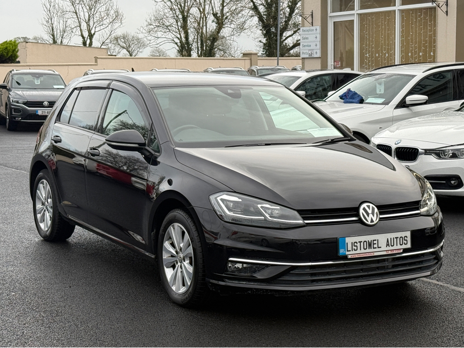 2017 Volkswagen Golf COMFORTLINE 1.2 AUTOMATIC * REAR VIEW CAMERA, AUTO LIGHTS, ADAPTIVE CRUISE CONTROL, POWERED FOLDING HEATED MIRRORS, LUMBAR SUPPORT, 2 KEYS, TOUCH SCREEN RADIO, MULTIFUNCTION STEERING WHEEL* €17,950