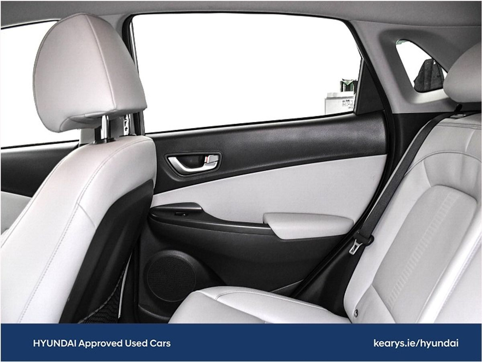 2022 Hyundai Kona EV Premium 64 kWh €22,490