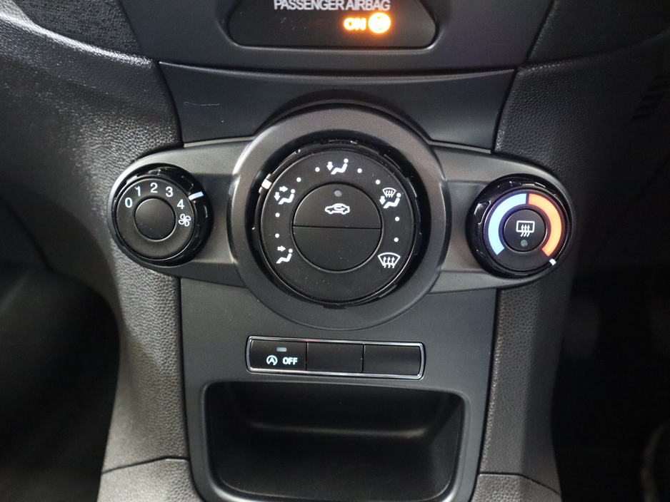 2013 Ford Fiesta *42* ZETEC 1.0 65PS M5 4DR MCA €7,990